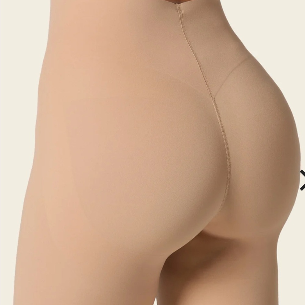 Leonisa InvisiLift Seamless Butt Lifter Shaper Short. Size S